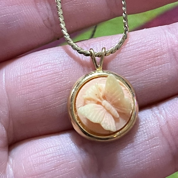 Trifari Jewelry - Vintage Trifari Butterfly Cameo Gold Tone Pendant Necklace Not Original Chain